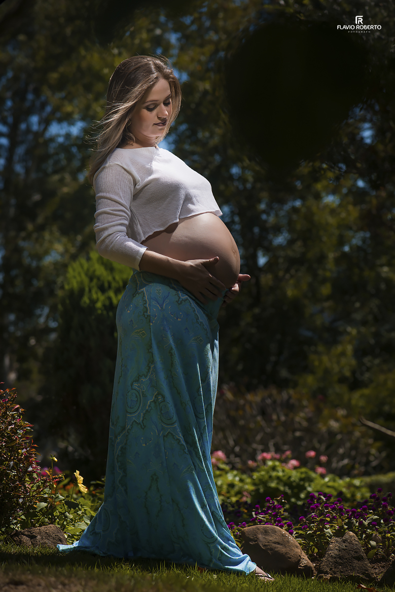 Ensaio de Gestante no Jardim dos Pinhais Ecco Park de Santo Antonio do Pinhal. Fotografia de  Maternidade.