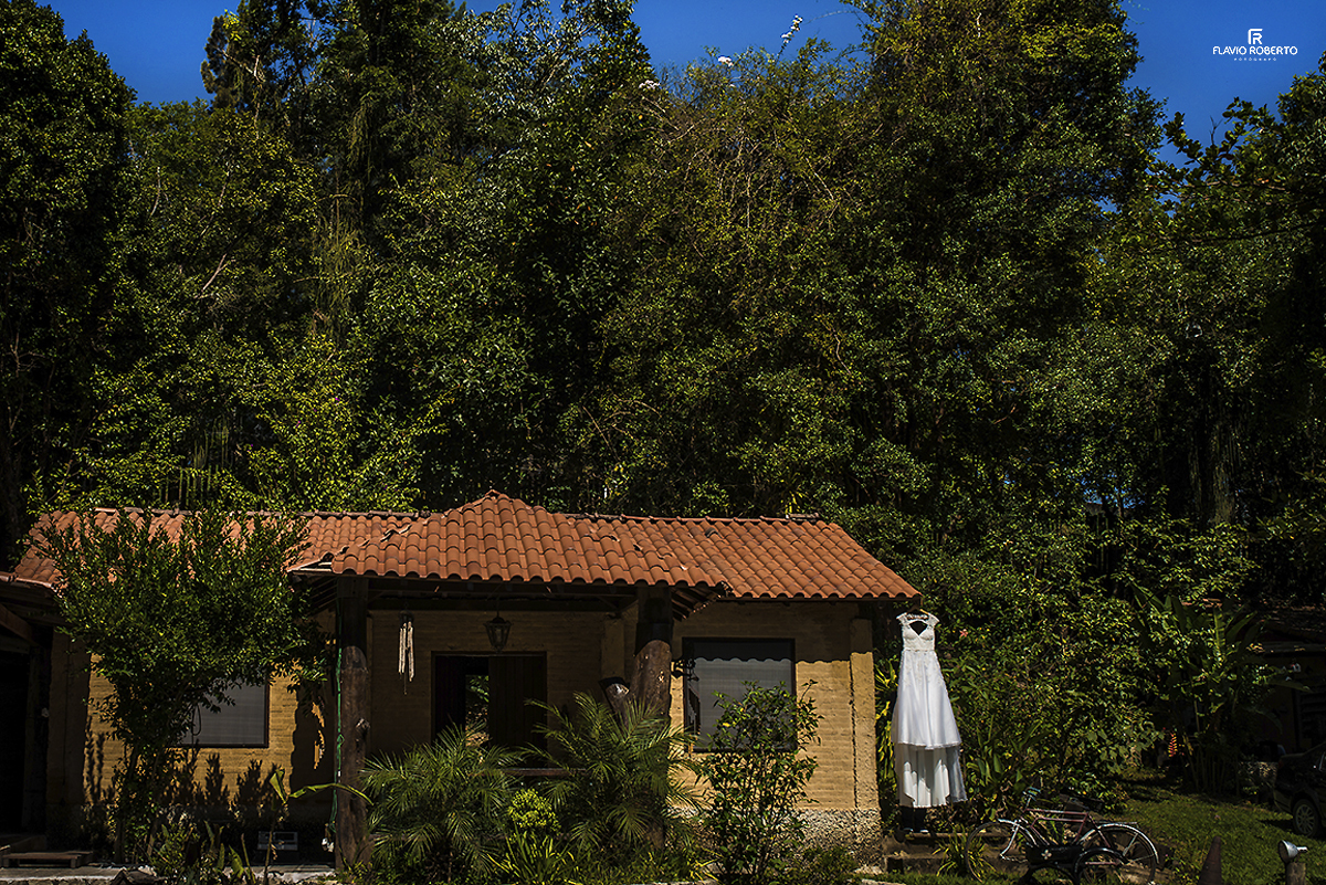 Vestido da Noiva. Casamento Campestre no Recanto Vip em Guaratinguetá-SP