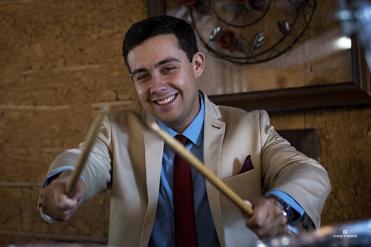 Noivo tocando bateria