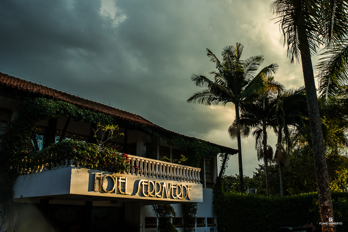 Noiva se arrumando no Hotel Serraverde em Pouso Alto. Casamento em Itanhandú.