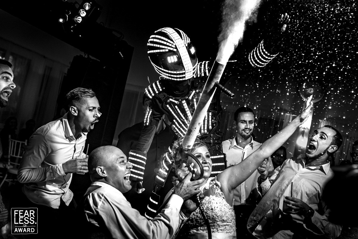 Foto Premiada Internacionalmente por Fotógrafo de Lorena durante o Casamento no SalãoCasagrande. Flavio Roberto Fotógrafo