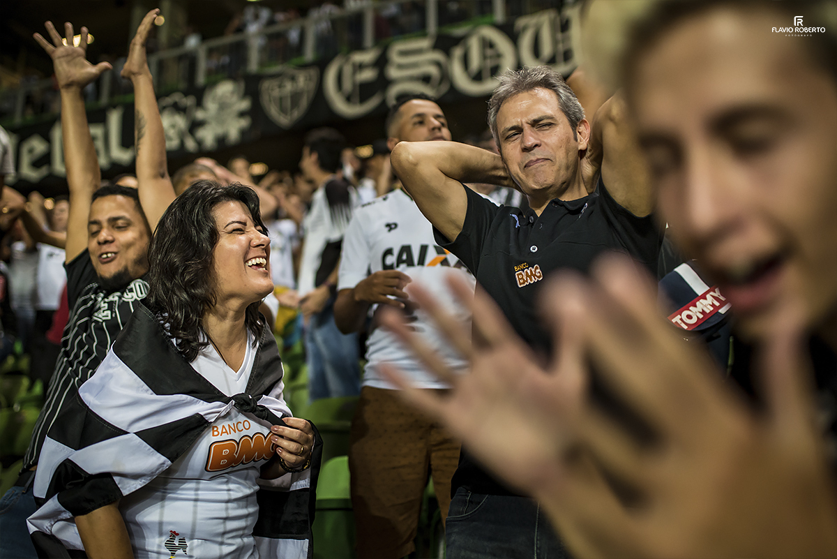 Ensaio de Casal atleticano celebrando 20 anos de casados. Ensaio no Estádio Arena Independência em Belo Horizonte. Atlético 2 x 1 Ceará.