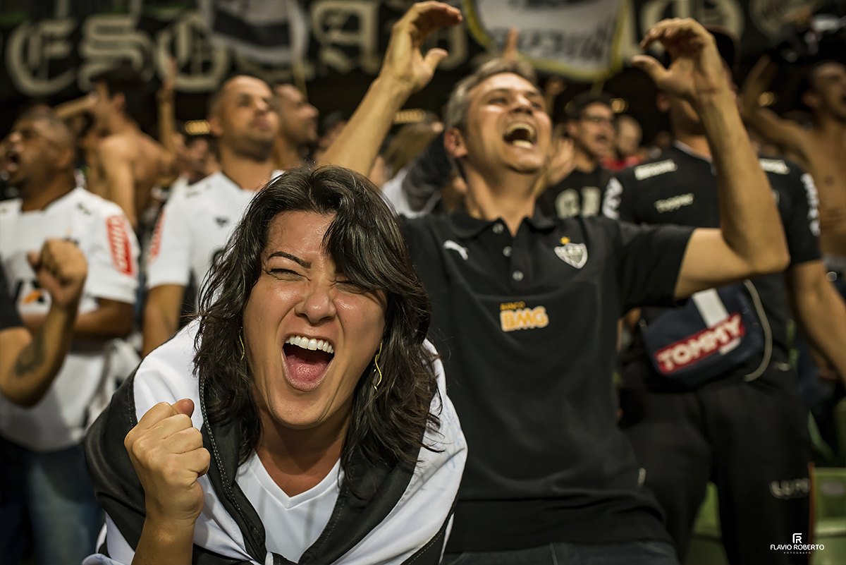 Ensaio de Casal atleticano celebrando 20 anos de casados. Ensaio no Estádio Arena Independência em Belo Horizonte. Atlético 2 x 1 Ceará.