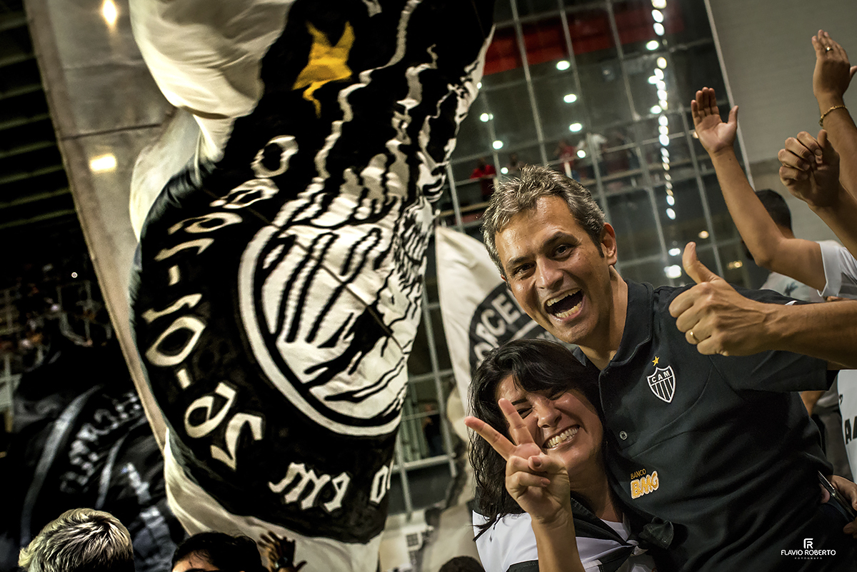 Ensaio de Casal atleticano celebrando 20 anos de casados. Ensaio no Estádio Arena Independência em Belo Horizonte. Atlético 2 x 1 Ceará.