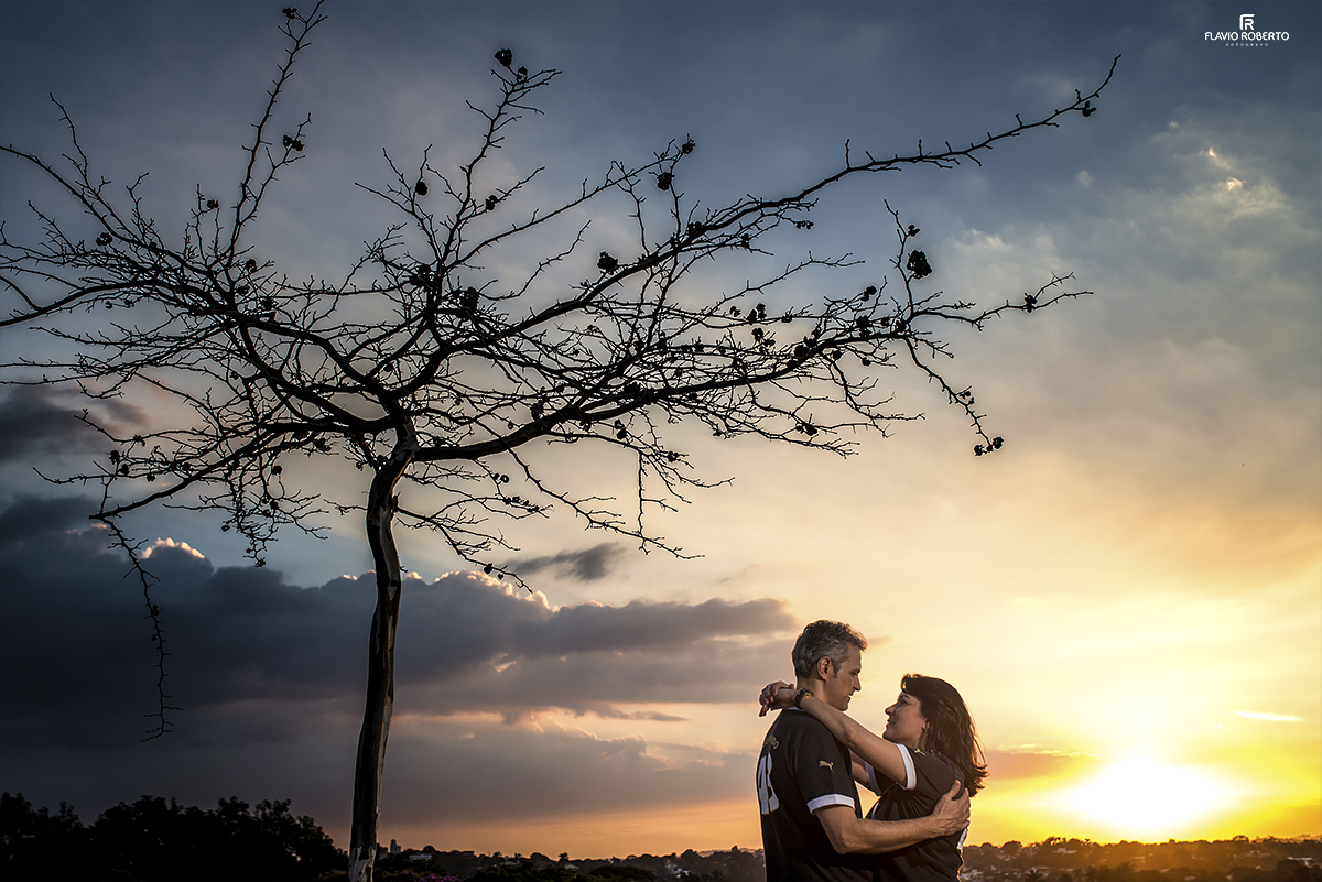 Ensaio de Casal atleticano celebrando 20 anos de casados. Ensaio no Estádio do MIneirão em Belo Horizonte.