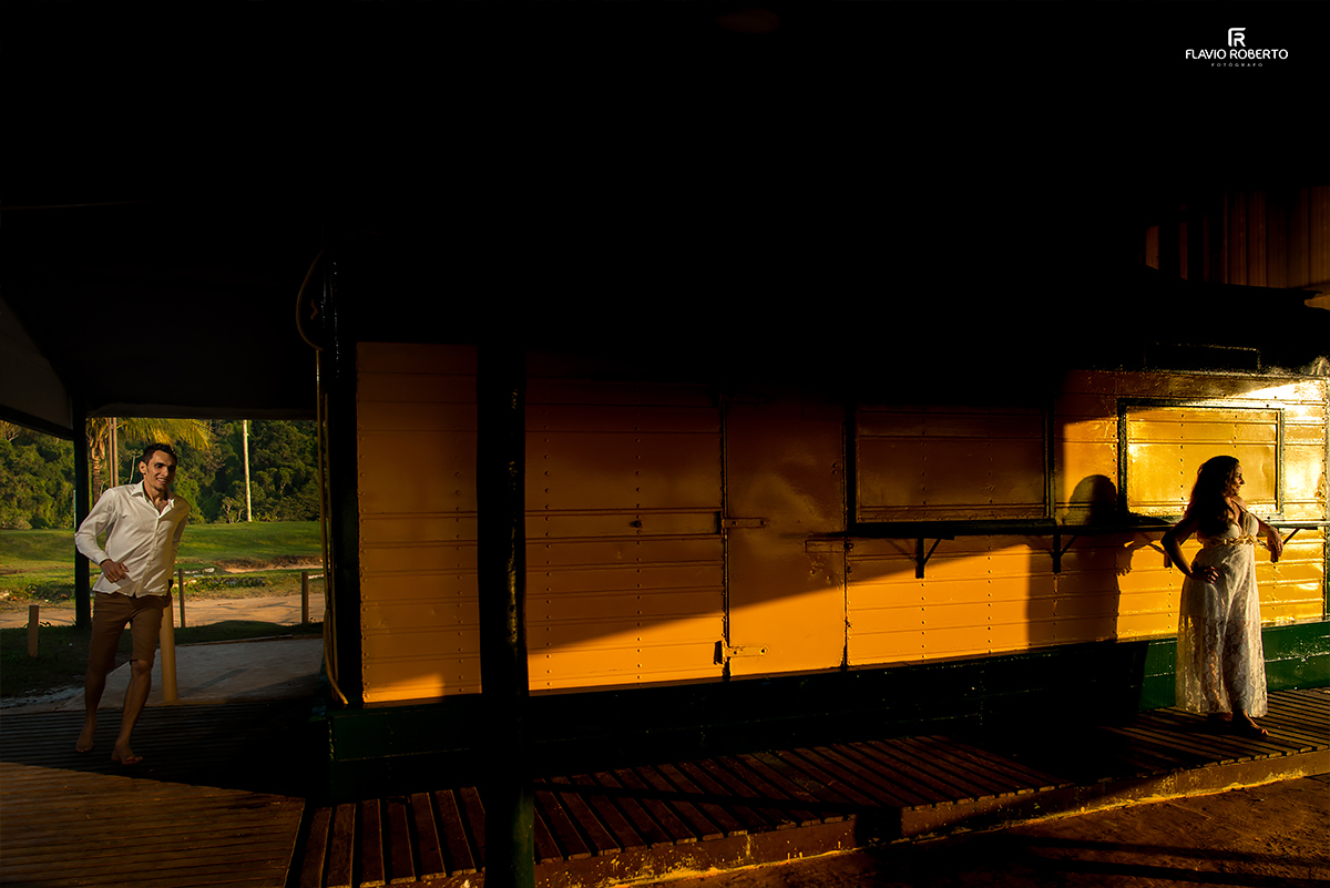 Ensaio de Casal nas praias de Ubatuba. Noivos no Ensaio Pre Wedding em Ubatuba.