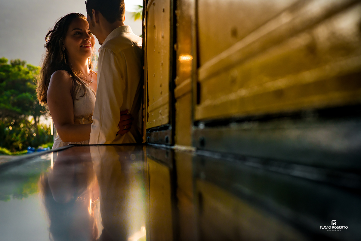 Ensaio de Casal nas praias de Ubatuba. Noivos no Ensaio Pre Wedding em Ubatuba.