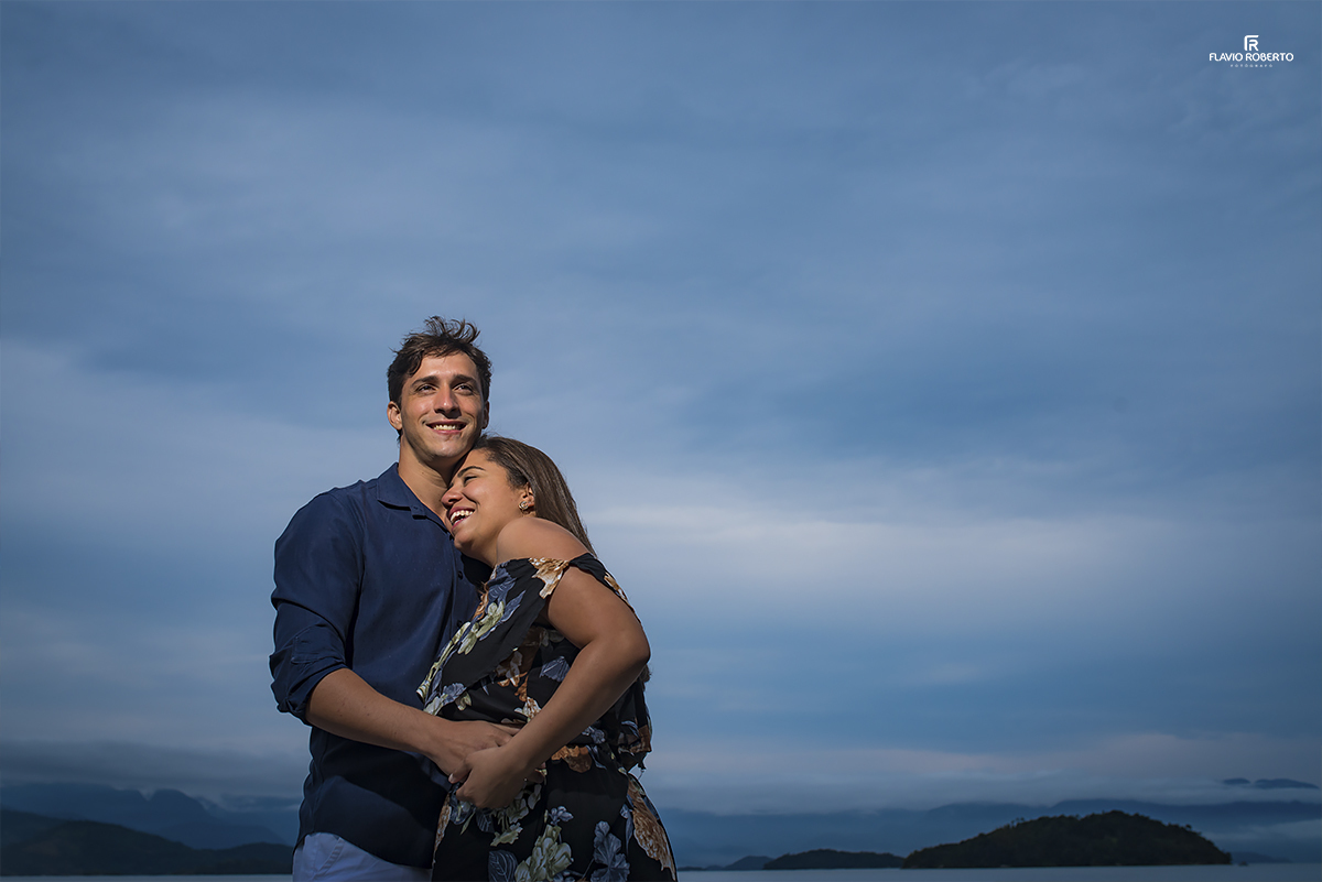 Ensaio de Casal em Paraty. Pre Wedding do Casal Natalia e Paulo na Baía de Paraty.