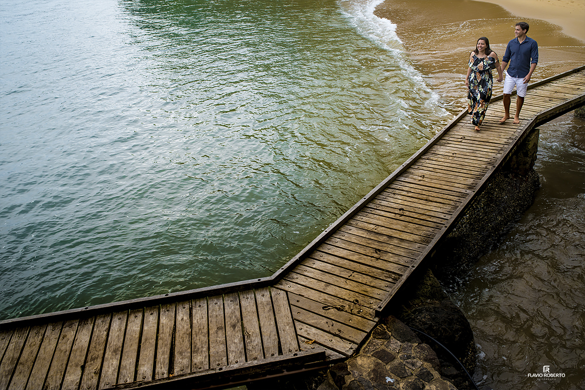 Ensaio de Casal em Paraty. Pre Wedding do Casal Natalia e Paulo na Baía de Paraty.
