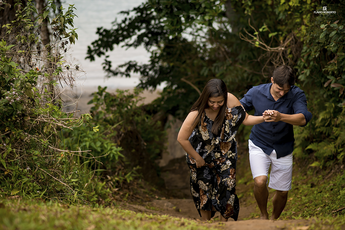 Ensaio de Casal em Paraty. Pre Wedding do Casal Natalia e Paulo na Baía de Paraty.