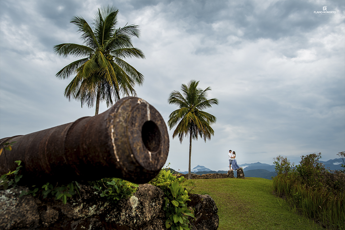 Ensaio de Casal em Paraty. Pre Wedding do Casal Natalia e Paulo na Baía de Paraty.