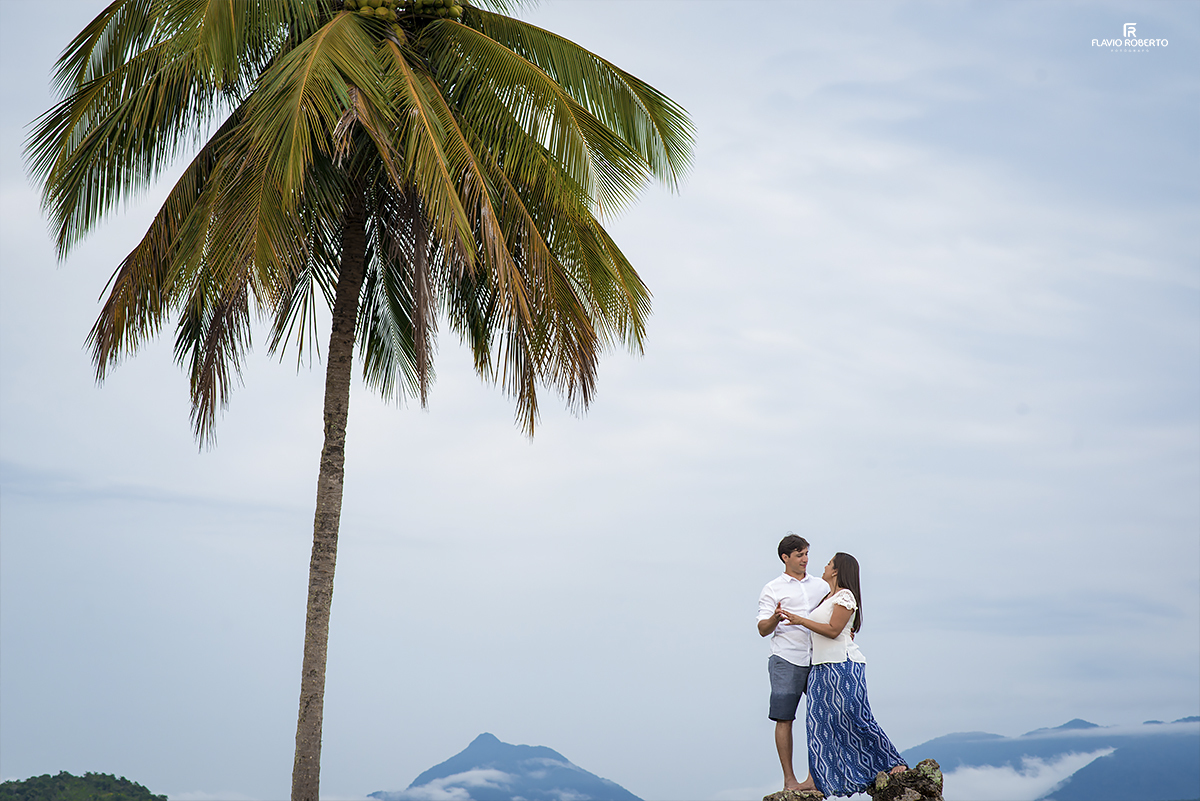 Ensaio de Casal em Paraty. Pre Wedding do Casal Natalia e Paulo na Baía de Paraty.