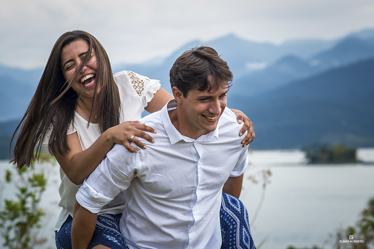 Ensaio de Casal em Paraty. Pre Wedding do Casal Natalia e Paulo na Baía de Paraty.