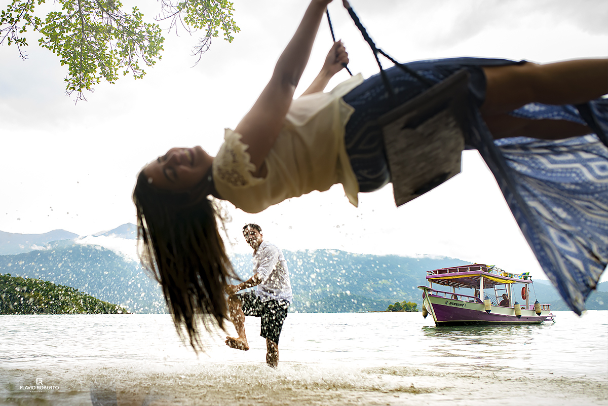Ensaio de Casal em Paraty. Pre Wedding do Casal Natalia e Paulo na Baía de Paraty.