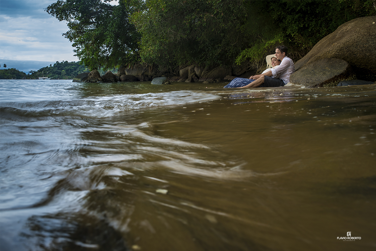 Ensaio de Casal em Paraty. Pre Wedding do Casal Natalia e Paulo na Baía de Paraty.