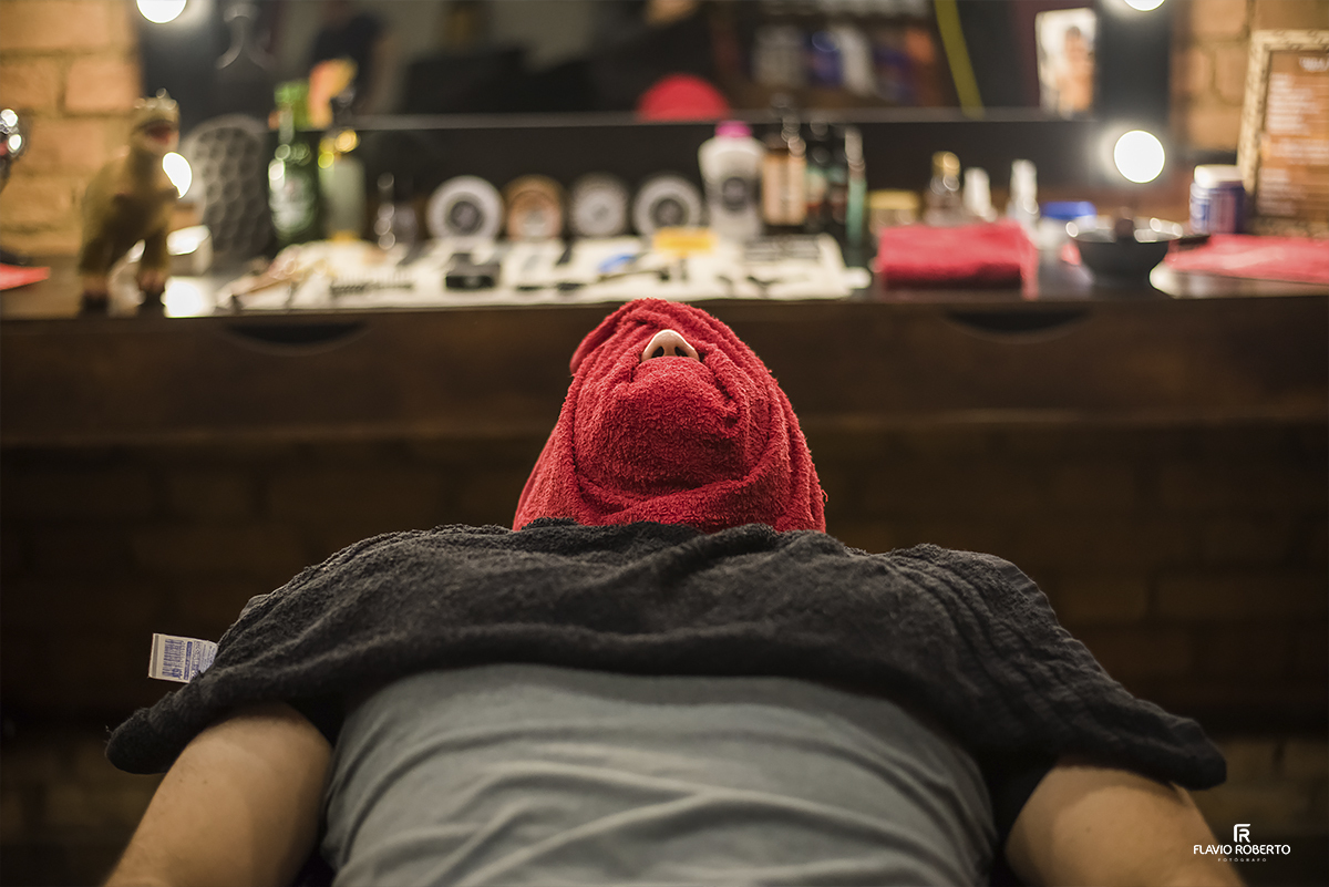 Noivo se preparando para barbear