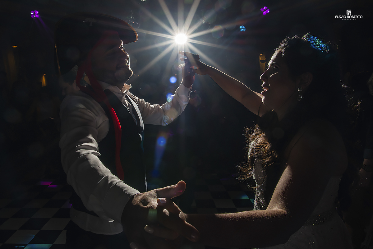 noivos dançando