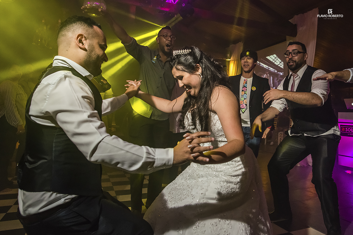 noivos dançando
