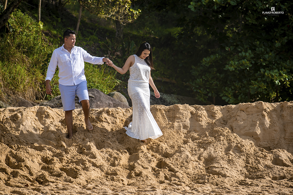 Ensaio Pre Wedding de Casal na Praia do Cepillo em Trindade - Rio de Janeiro