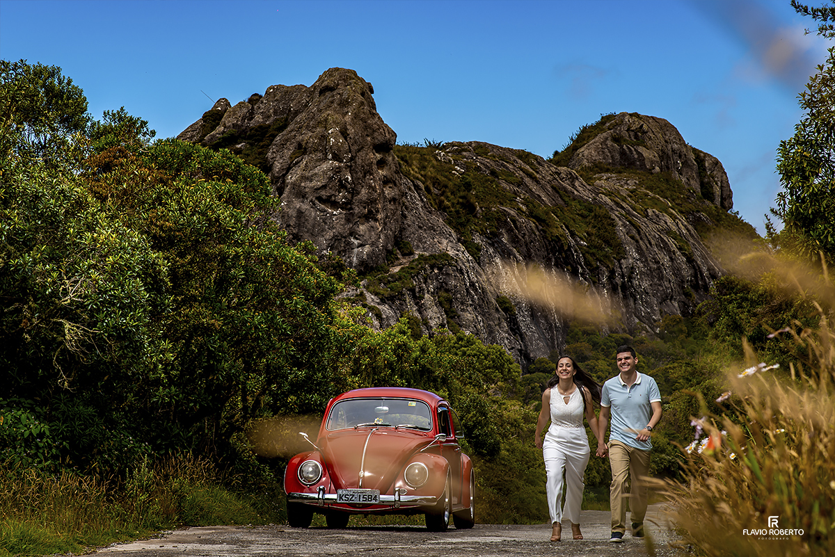 Ensaio de Casal no Pico dos Agulhas Negras. Ensaio Pre Wedding com Fusca em Itamonte.
