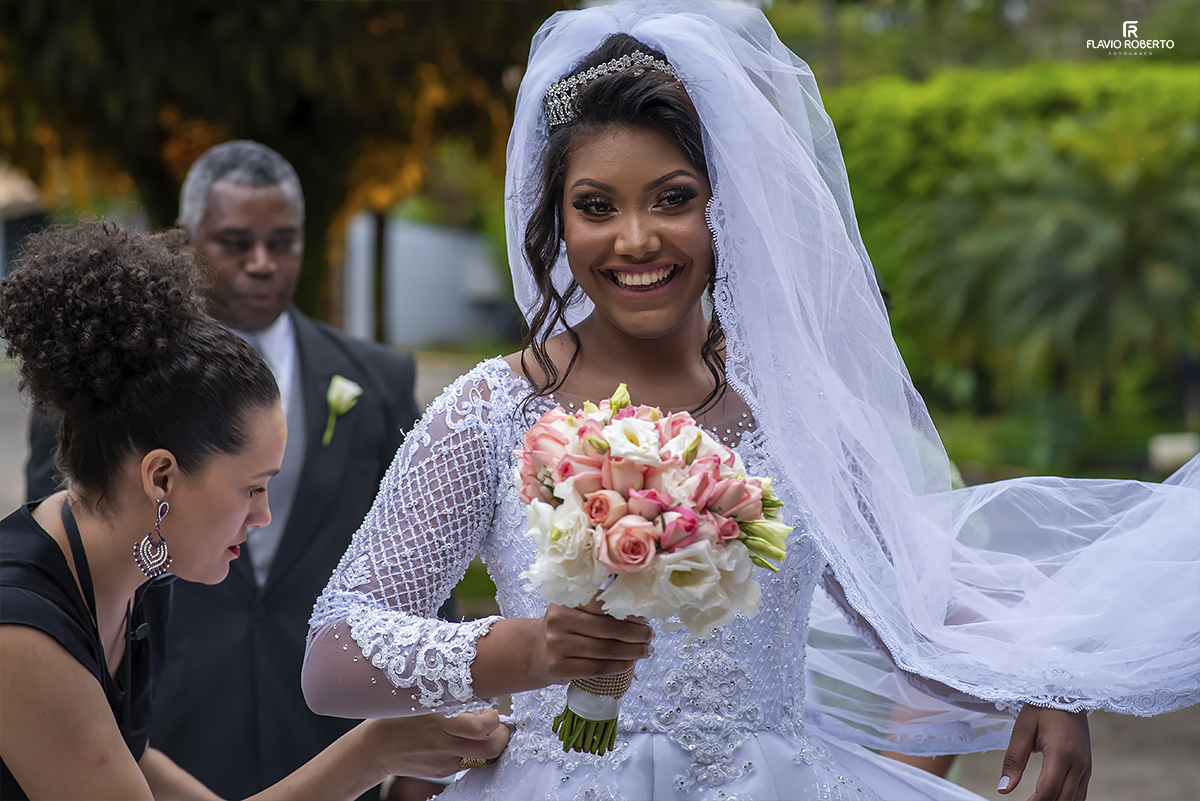 Casamento na Villa Bali em Taubaté -  entrada da noiva na Igreja.