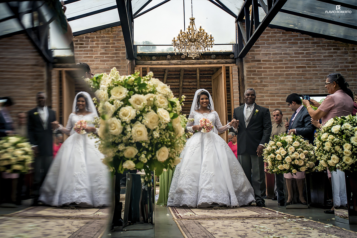 Casamento na Villa Bali em Taubaté - entrada da noiva na Igreja.