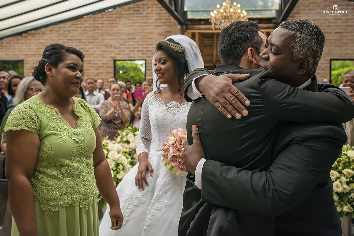 Casamento na Villa Bali em Taubaté - entrada da noiva na Igreja.