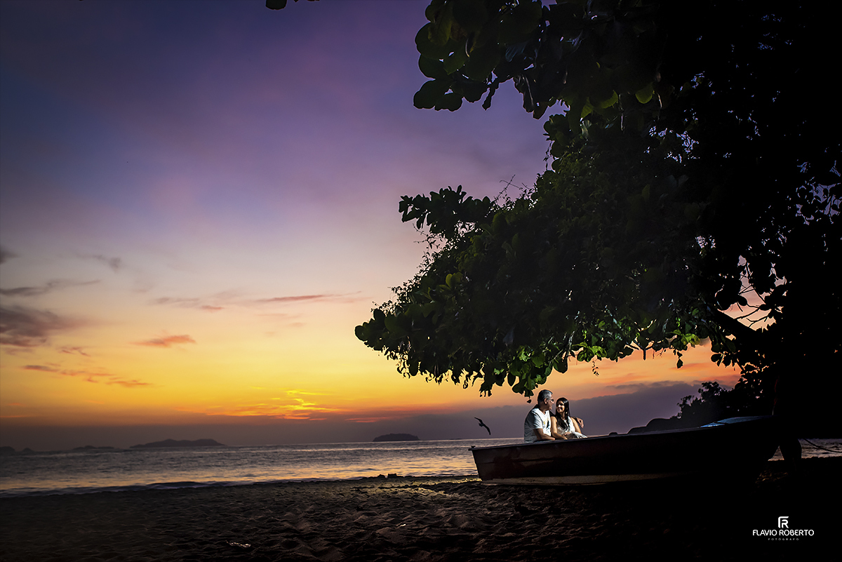 Ensaio de Casal Pre Casamento na praia. Ensaio Pre Wedding em Ubatuba.