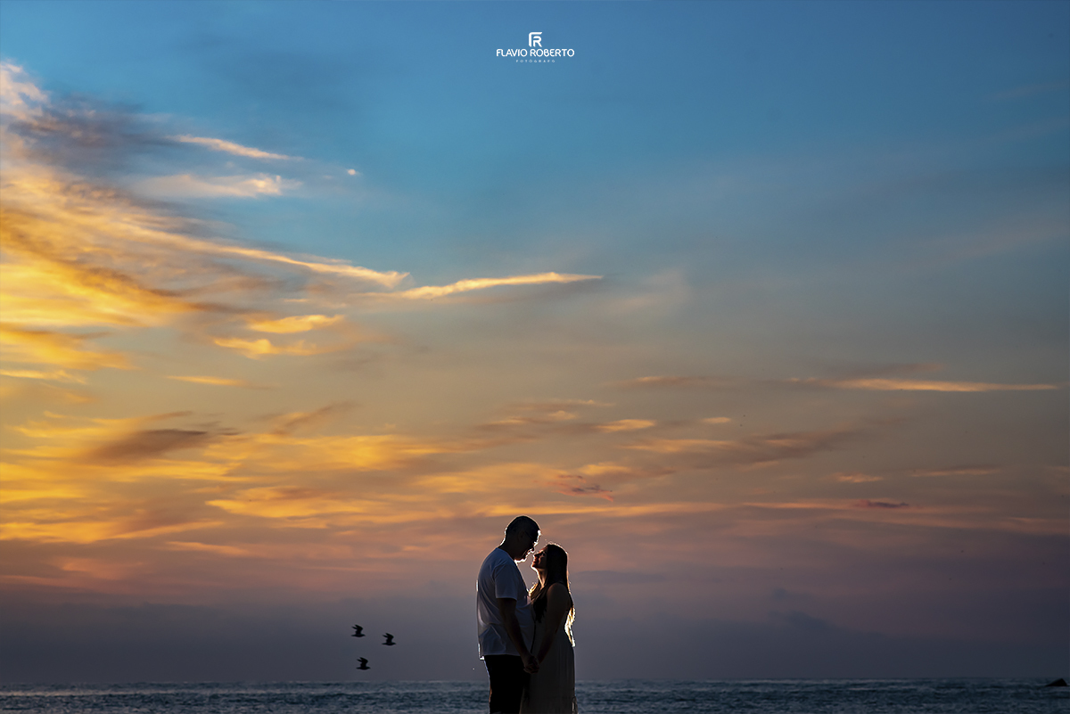 Ensaio de Casal Pre Casamento na praia. Ensaio Pre Wedding em Ubatuba.