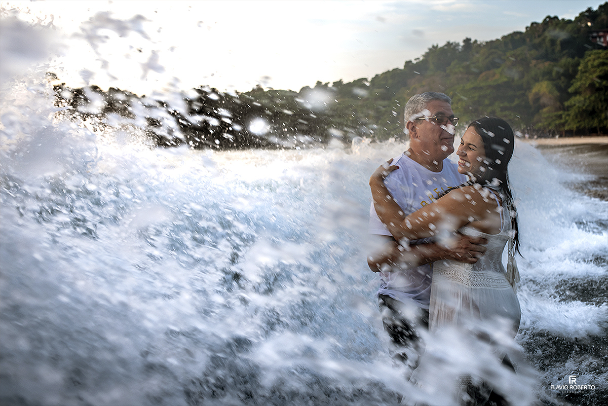Ensaio de Casal Pre Casamento na praia. Ensaio Pre Wedding em Ubatuba.