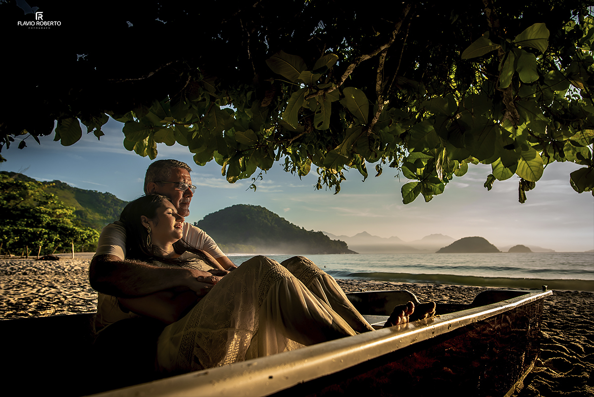 Ensaio de Casal Pre Casamento na praia. Ensaio Pre Wedding em Ubatuba.