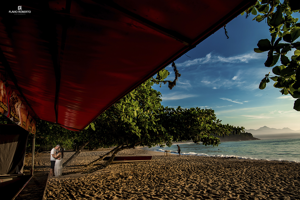 Ensaio de Casal Pre Casamento na praia. Ensaio Pre Wedding em Ubatuba.