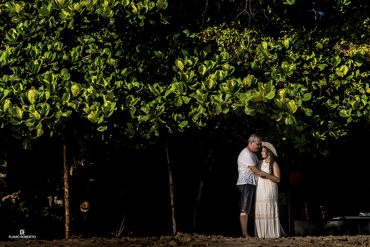 Ensaio de Casal Pre Casamento na praia. Ensaio Pre Wedding em Ubatuba.