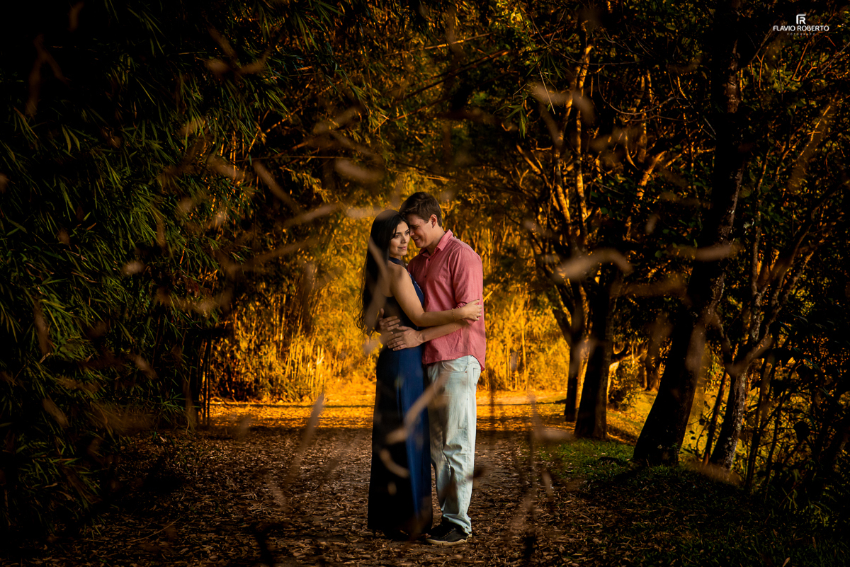 Ensaio Pre Casamento em Sao Lourenço. Noivos no Ensaio Pre Wedding.