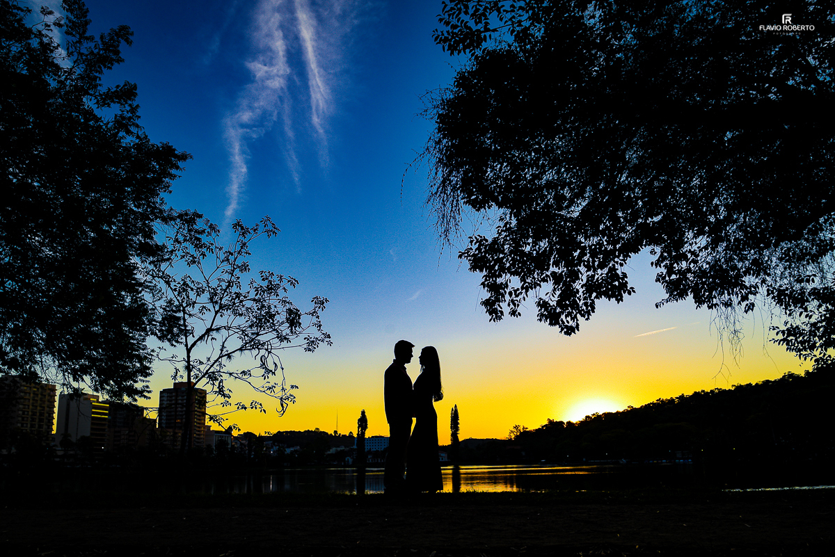 Ensaio Pre Casamento em Sao Lourenço. Noivos no Ensaio Pre Wedding.