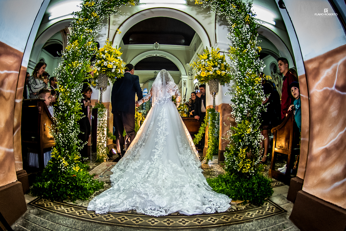 Cerimonia Religiosa do Casamento de Ana Paula e Gabriel na Igreja de Santo Antônio em Cachoeira Paulista