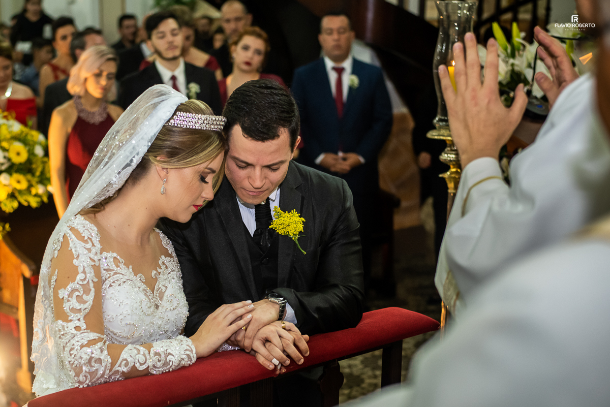 Cerimonia Religiosa do Casamento de Ana Paula e Gabriel na Igreja de Santo Antônio em Cachoeira Paulista