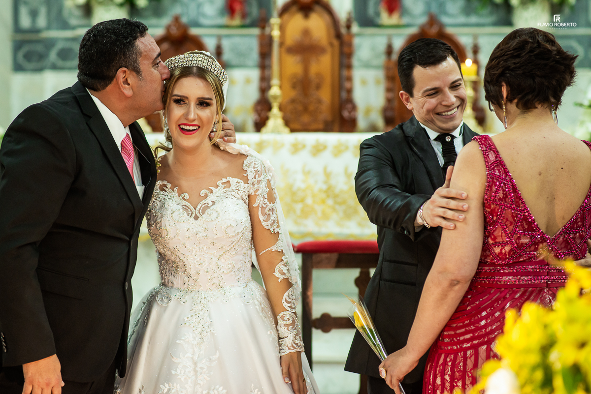 Cerimonia Religiosa do Casamento de Ana Paula e Gabriel na Igreja de Santo Antônio em Cachoeira Paulista