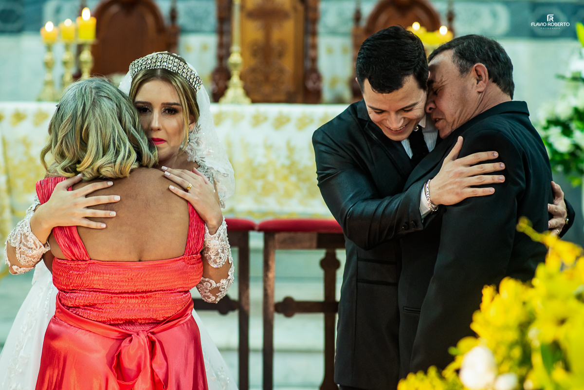 Cerimonia Religiosa do Casamento de Ana Paula e Gabriel na Igreja de Santo Antônio em Cachoeira Paulista