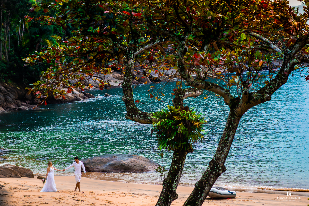 Ensaio Pre Wedding em Ubatuba - Ensaio de Casal com passeio de Lancha no Litoral Paulista