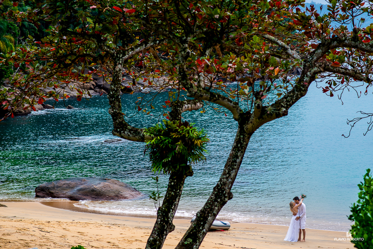 Ensaio Pre Wedding em Ubatuba - Ensaio de Casal com passeio de Lancha no Litoral Paulista