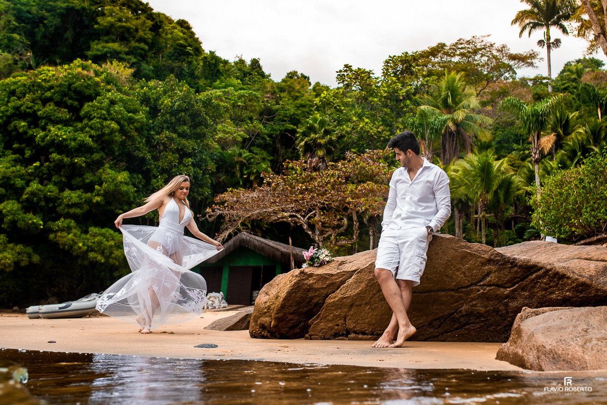 Ensaio Pre Wedding em Ubatuba - Ensaio de Casal com passeio de Lancha no Litoral Paulista