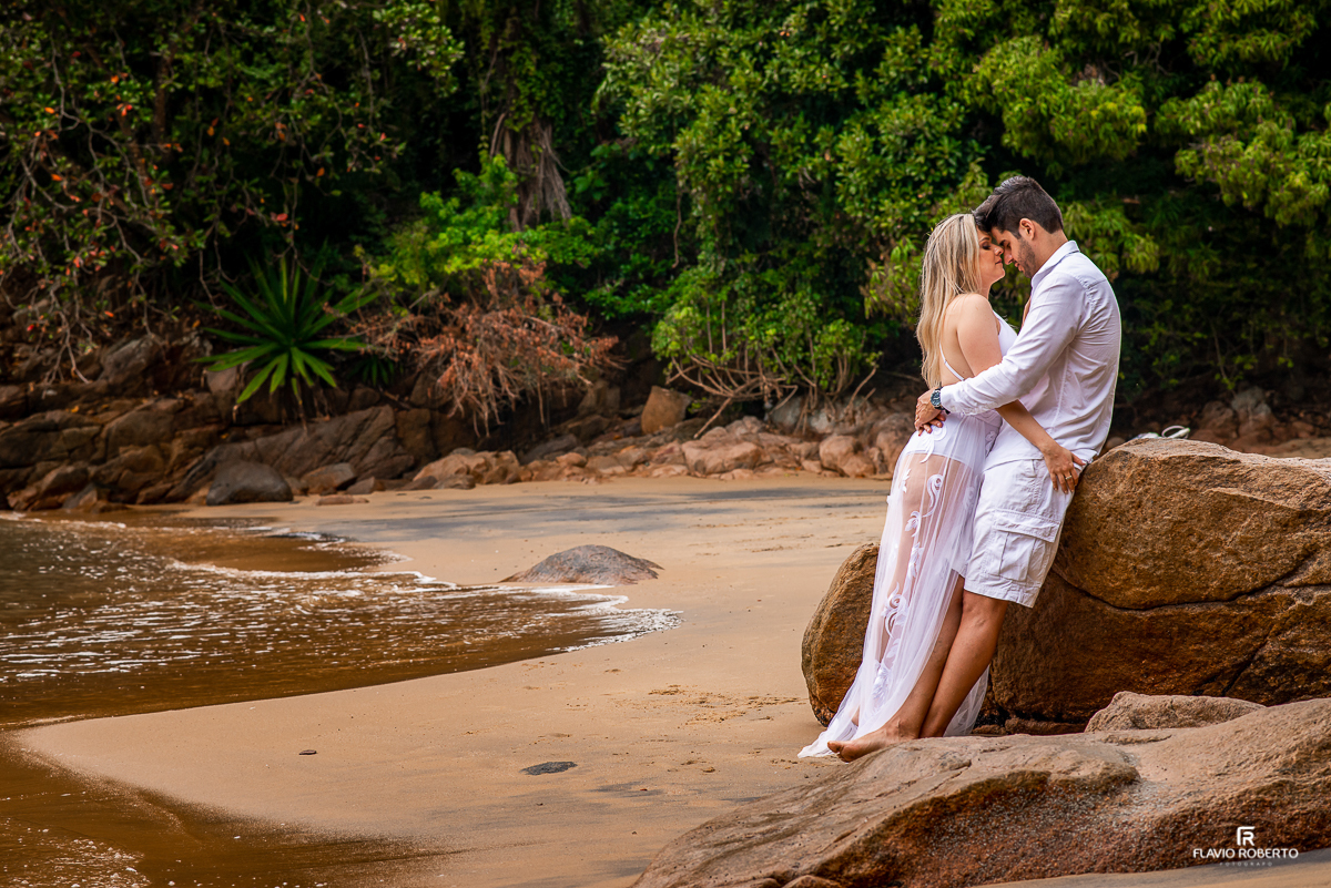 Ensaio Pre Wedding em Ubatuba - Ensaio de Casal com passeio de Lancha no Litoral Paulista