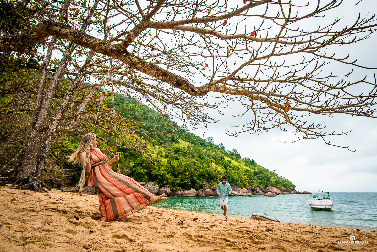 Ensaio Pre Wedding em Ubatuba - Ensaio de Casal com passeio de Lancha no Litoral Paulista