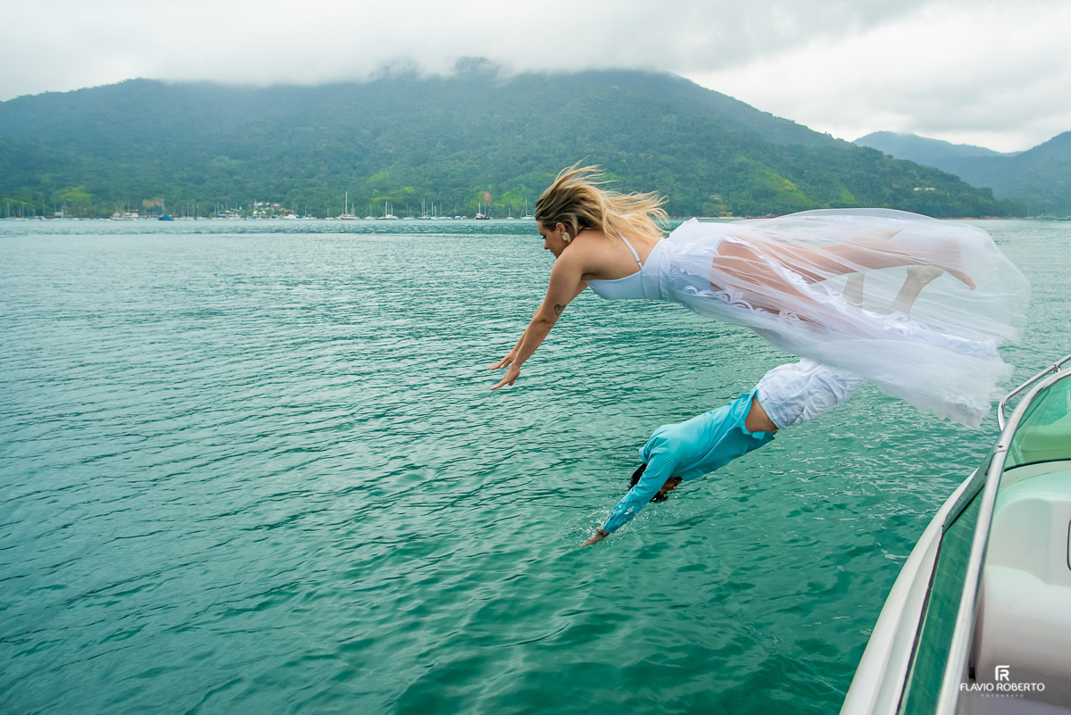 Ensaio Pre Wedding em Ubatuba - Ensaio de Casal com passeio de Lancha no Litoral Paulista