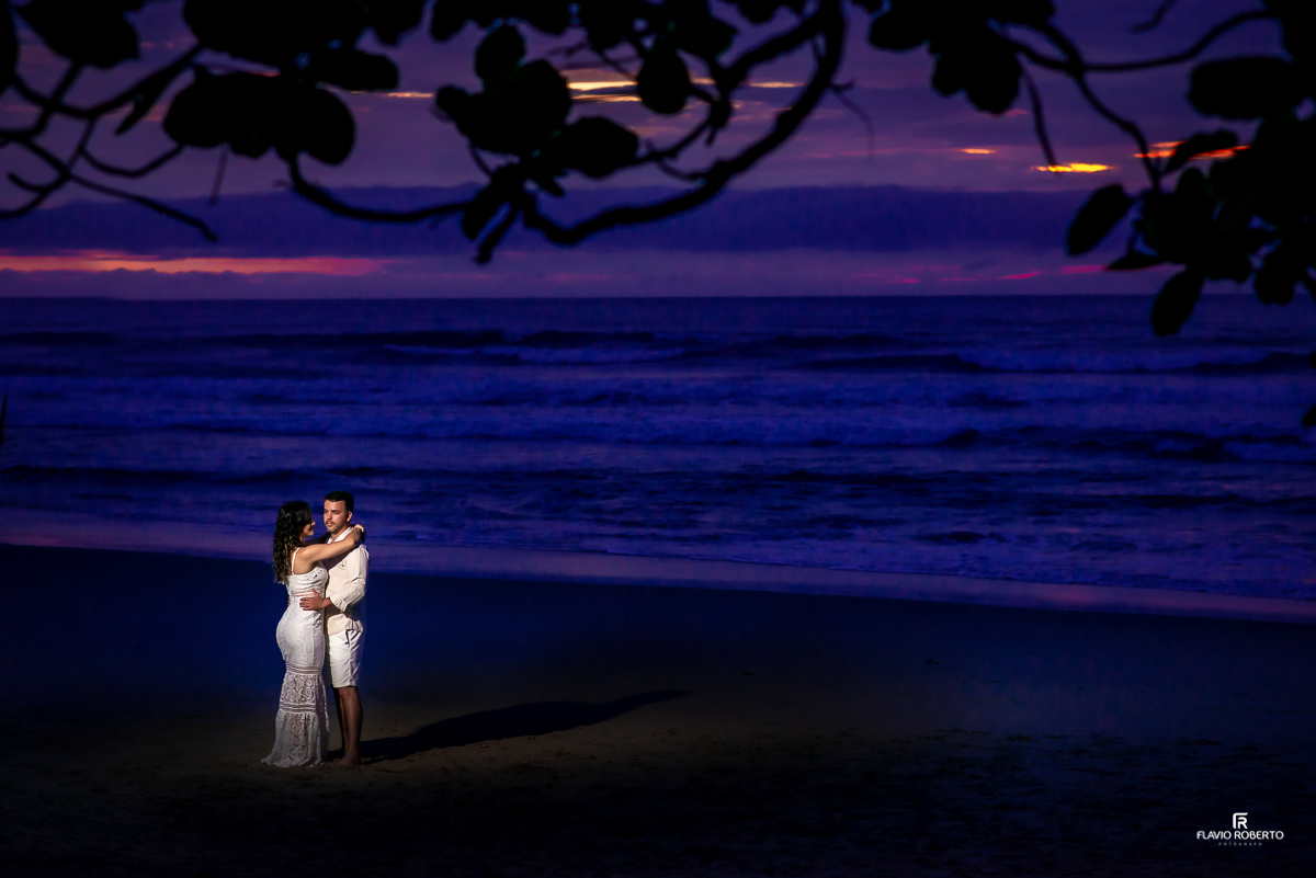 Ensaio Pré Wedding em Ubatuba. Ensaio de Casal na praia grande de Ubatuba.