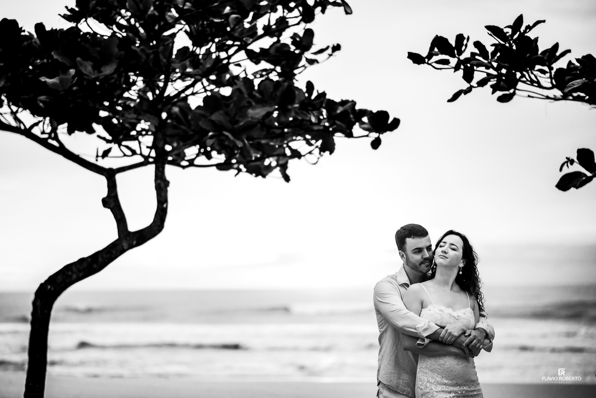 Ensaio Pré Wedding em Ubatuba. Ensaio de Casal na praia grande de Ubatuba.