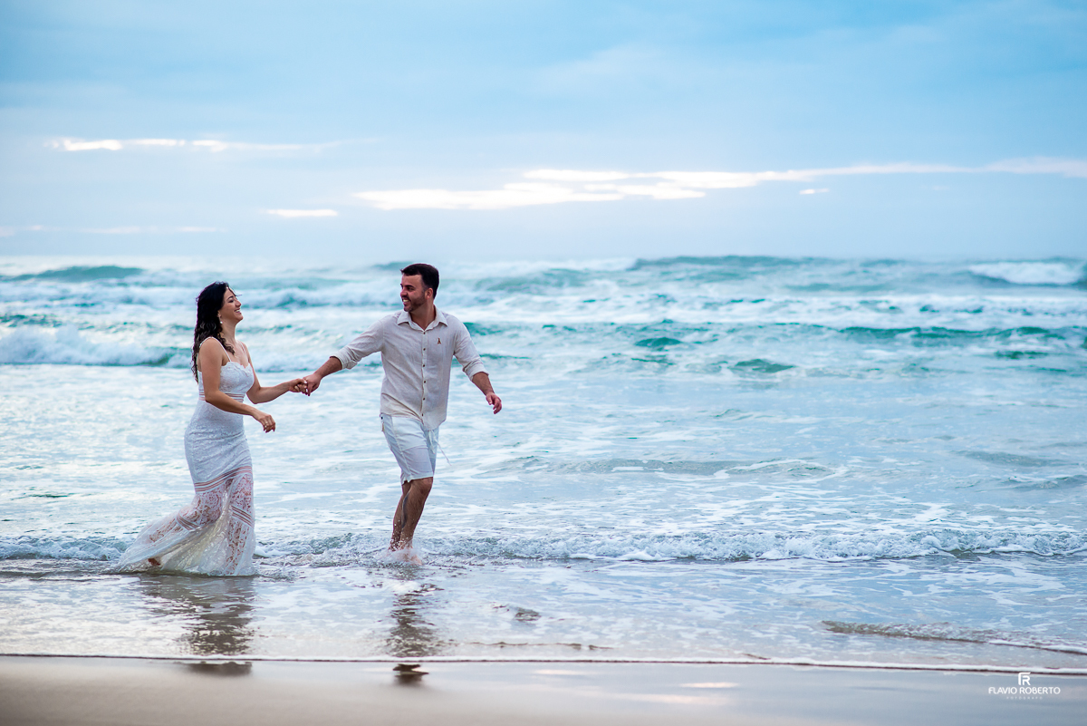 Ensaio Pré Wedding em Ubatuba. Ensaio de Casal na praia grande de Ubatuba.
