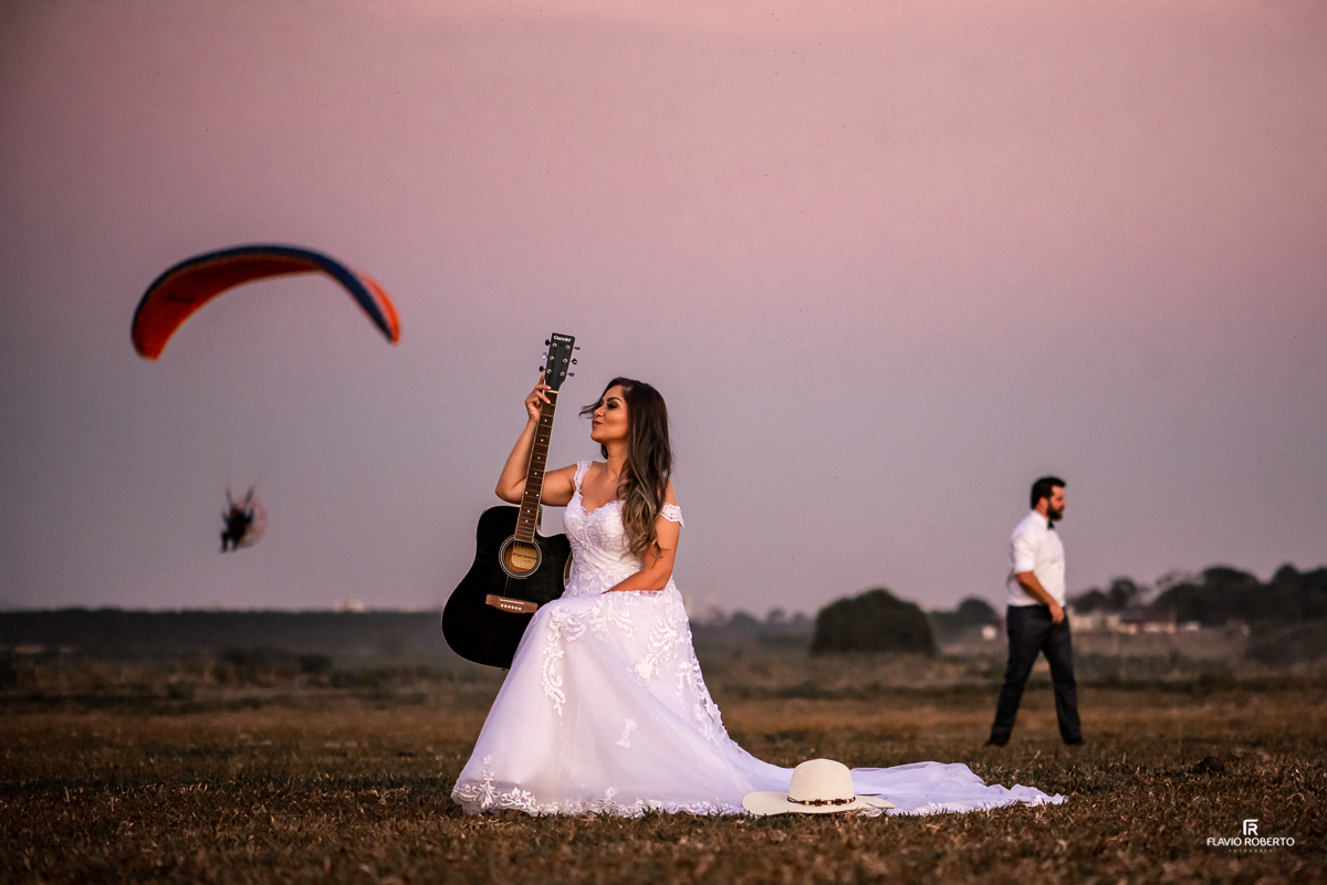 Noiva com seu violao no Ensaio Pre Wedding