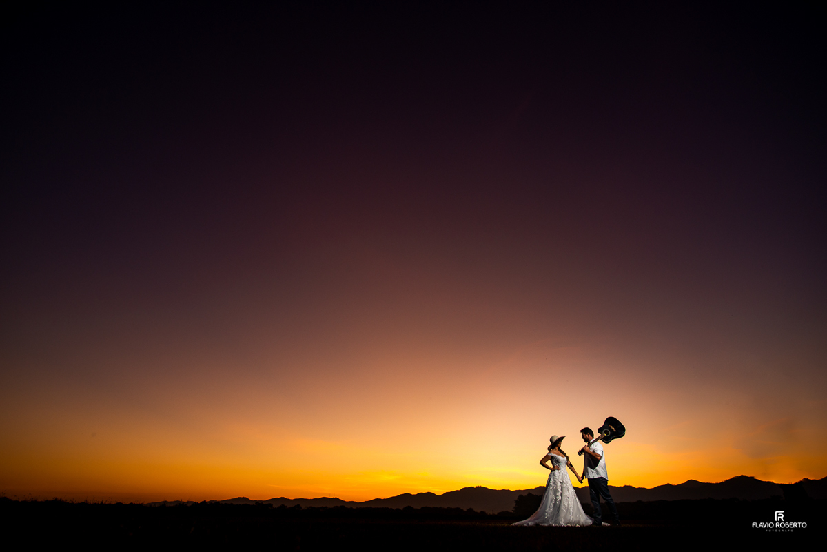Ensaio de Casal durante o pôr do sol em Taubaté